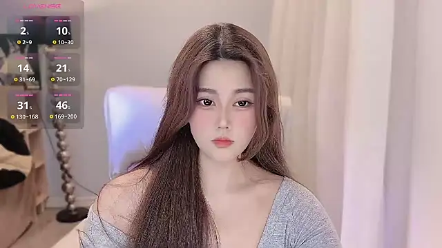 Snapshot of Strawberrybabyy1 chatting on 12.27.24 Strawberrybabyy1 online show from 12.27.24