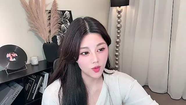 Snapshot of Strawberrybabyy1 chatting on 03.04.25 Strawberrybabyy1 online show from 03.04.25
