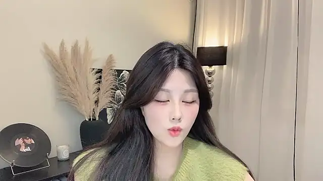 Snapshot of Strawberrybabyy1 chatting on 03.07.25 Strawberrybabyy1 online show from 03.07.25