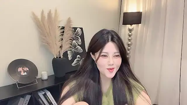 Snapshot of Strawberrybabyy1 chatting on 03.07.25 Strawberrybabyy1 online show from 03.07.25