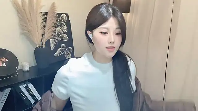 Snapshot of Strawberrybabyy1 chatting on 03.10.25 Strawberrybabyy1 online show from 03.10.25