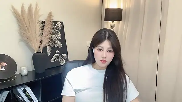 Snapshot of Strawberrybabyy1 chatting on 03.10.25 Strawberrybabyy1 online show from 03.10.25