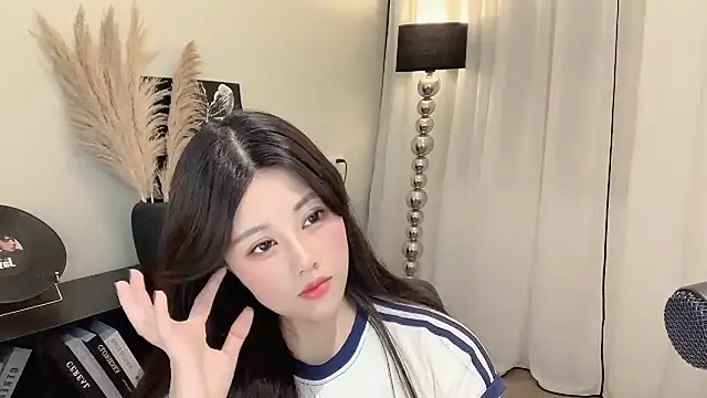 Snapshot of Strawberrybabyy1 chatting on 03.13.25 Strawberrybabyy1 online show from 03.13.25