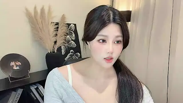 Snapshot of Strawberrybabyy1 chatting on 03.15.25 Strawberrybabyy1 online show from 03.15.25