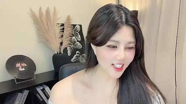 Snapshot of Strawberrybabyy1 chatting on 03.15.25 Strawberrybabyy1 online show from 03.15.25