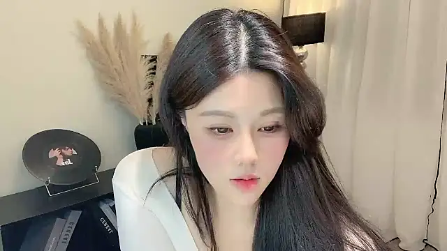 Snapshot of Strawberrybabyy1 chatting on 03.18.25 Strawberrybabyy1 online show from 03.18.25