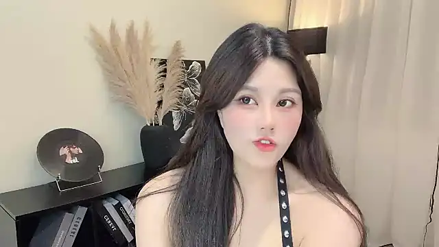 Snapshot of Strawberrybabyy1 chatting on 03.22.25 Strawberrybabyy1 online show from 03.22.25