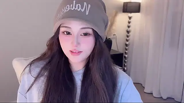 Snapshot of Strawberrybabyy1 chatting on 10.08.25 Strawberrybabyy1 online show from 10.08.25