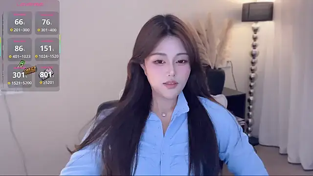 Snapshot of Strawberrybabyy1 chatting on 10.11.25 Strawberrybabyy1 online show from 10.11.25