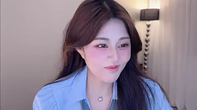 Snapshot of Strawberrybabyy1 chatting on 10.15.25 Strawberrybabyy1 online show from 10.15.25
