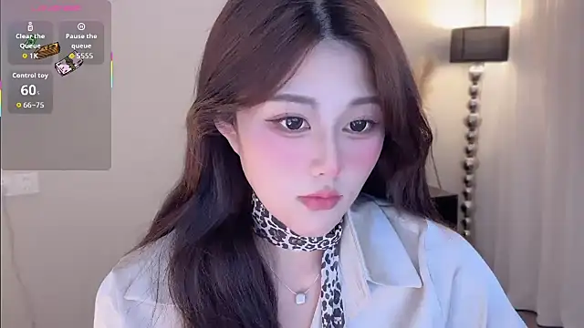 Snapshot of Strawberrybabyy1 chatting on 10.20.25 Strawberrybabyy1 online show from 10.20.25