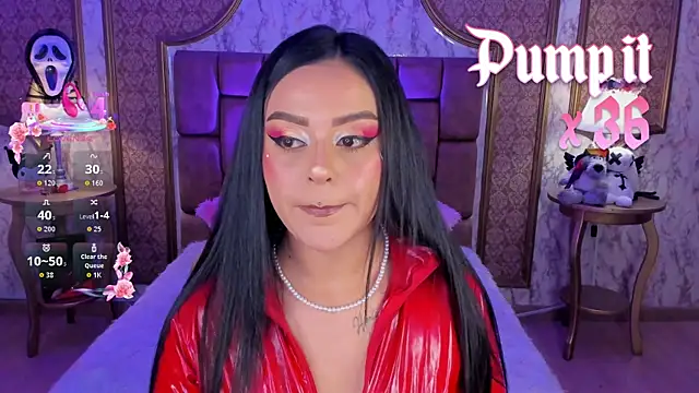 SoffiQueen online show from 11.06.25