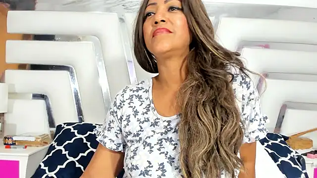 SaraaJhons online show from 03.10.25