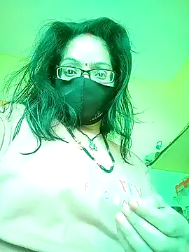 Snapshot of heenage chatting on 12.13.24 heenage online show from 12.13.24