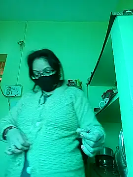 Snapshot of heenage chatting on 12.15.24 heenage online show from 12.15.24