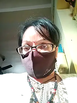 Snapshot of heenage chatting on 12.15.24 heenage online show from 12.15.24