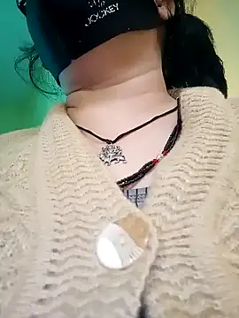 Snapshot of heenage chatting on 12.18.24 heenage online show from 12.18.24