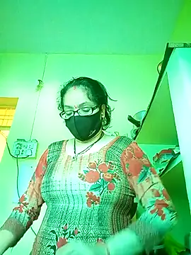 Snapshot of heenage chatting on 01.15.25 heenage online show from 01.15.25