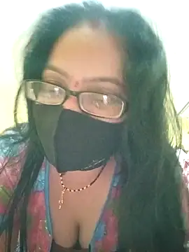 Snapshot of heenage chatting on 02.04.25 heenage online show from 02.04.25