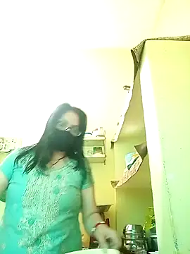 Snapshot of heenage chatting on 02.10.25 heenage online show from 02.10.25