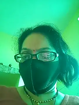 Snapshot of heenage chatting on 02.13.25 heenage online show from 02.13.25