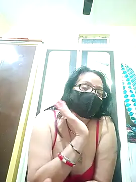 Snapshot of heenage chatting on 02.17.25 heenage online show from 02.17.25