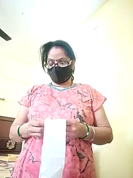 Snapshot of heenage chatting on 02.21.25 heenage online show from 02.21.25