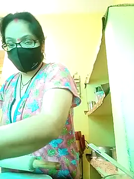 Snapshot of heenage chatting on 02.25.25 heenage online show from 02.25.25