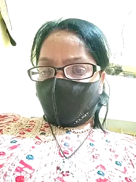 Snapshot of heenage chatting on 03.19.25 heenage online show from 03.19.25