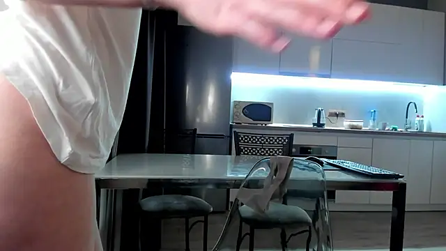 Emma Flin online show from 03.18.25