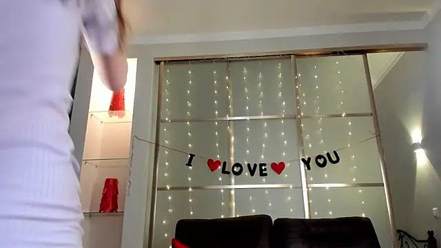 Emma Flin online show from 04.23.26