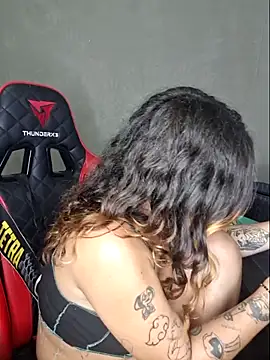 Snapshot of luuhcat09 chatting on 04.24.26 luuhcat09 online show from 04.24.26