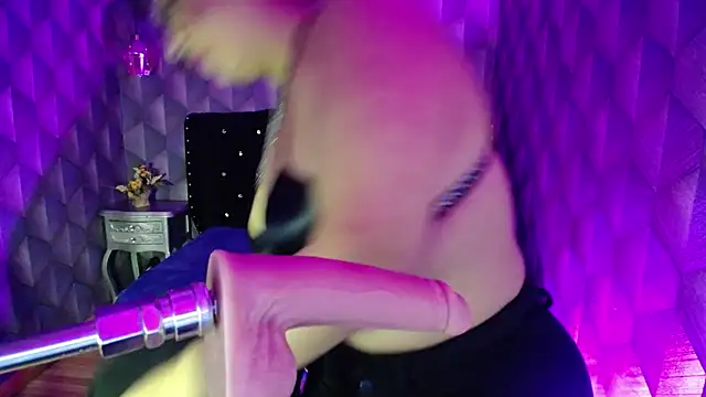 Sofiacowperx online show from 02.18.25