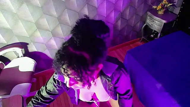 Sofiacowperx online show from 02.19.25