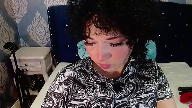Snapshot of Sofiacowperx chatting on 06.28.26 Sofiacowperx online show from 06.28.26
