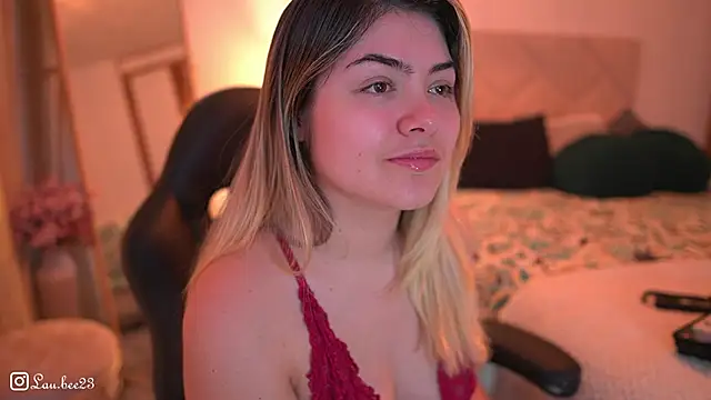 Lau Bee online show from 10.25.25