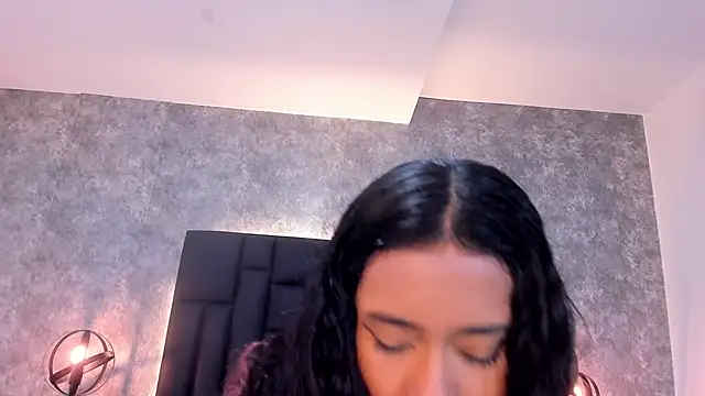 Snapshot of laura_smith33 chatting on 12.30.24 laura smith33 online show from 12.30.24