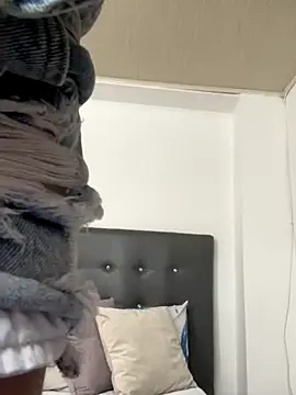 ZoeJohnsoon online show from 11.25.25