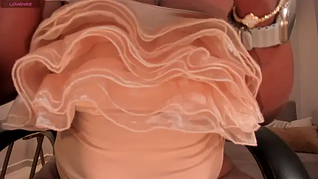 SavannahStorm online show from 10.26.25