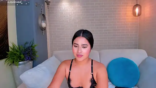 IsabellaHill  online show from 12.20.24