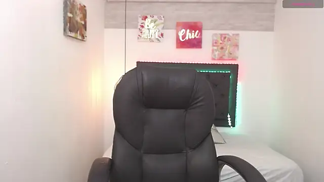 Snapshot of Nahomi-Hill chatting on 01.11.25 Nahomi-Hill online show from 01.11.25