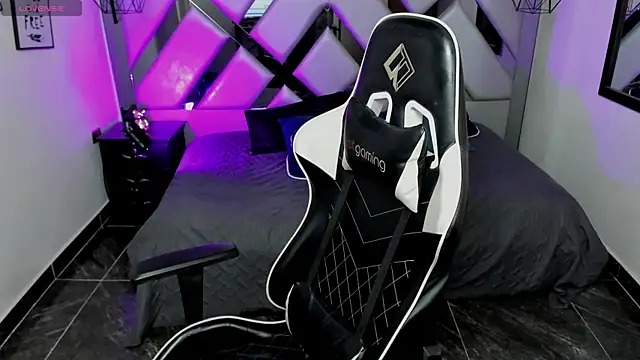 Snapshot of Nahomi-Hill chatting on 01.30.25 Nahomi-Hill online show from 01.30.25