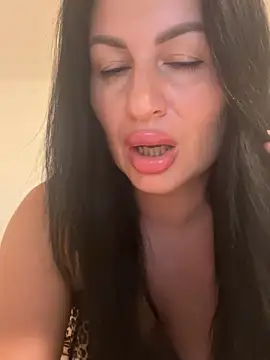 Snapshot of Helena7077 chatting on 09.19.25 Helena7077 online show from 09.19.25