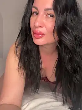 Snapshot of Helena7077 chatting on 04.18.26 Helena7077 online show from 04.18.26