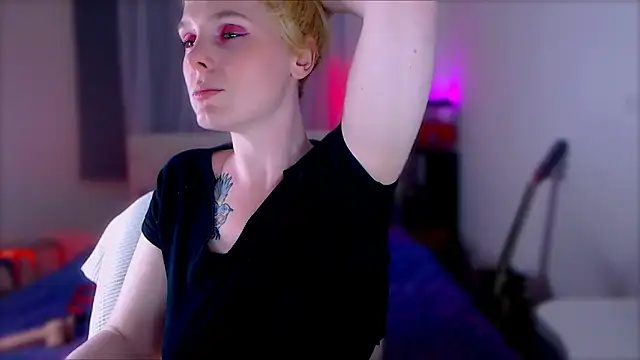 Snapshot of MissSeverina chatting on 09.13.25 MissSeverina online show from 09.13.25