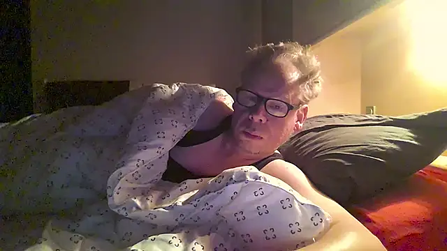 kinkyslet8 online show from 09.29.25