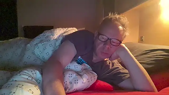 kinkyslet8 online show from 10.31.25