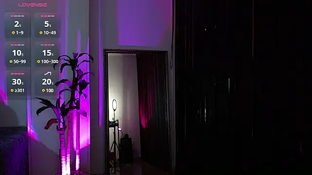 Snapshot of Charlee_pink chatting on 12.15.24 Charlee pink online show from 12.15.24