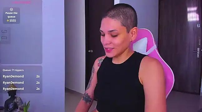 Snapshot of Charlee_pink chatting on 12.28.24 Charlee pink online show from 12.28.24