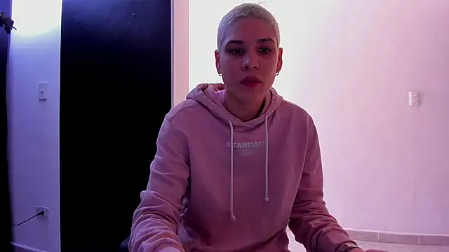 Snapshot of Charlee_pink chatting on 09.10.25 Charlee pink online show from 09.10.25